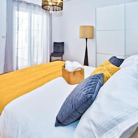 Apartman Tino With Two Sunny Terace Hvar Town Bagian luar foto