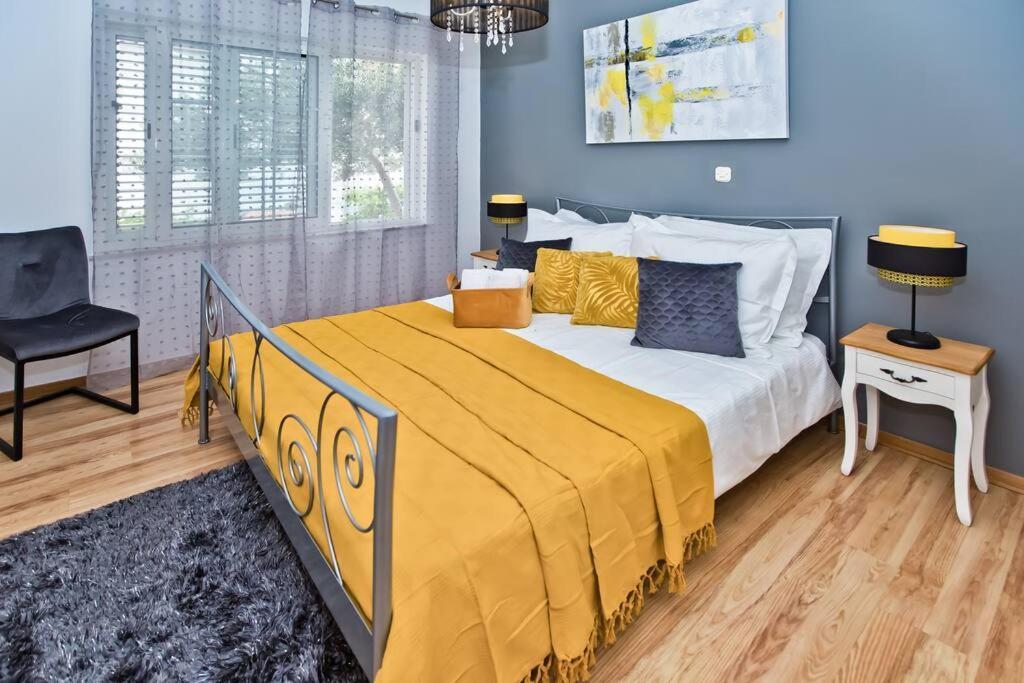 Apartman Tino With Two Sunny Terace Hvar Town Bagian luar foto