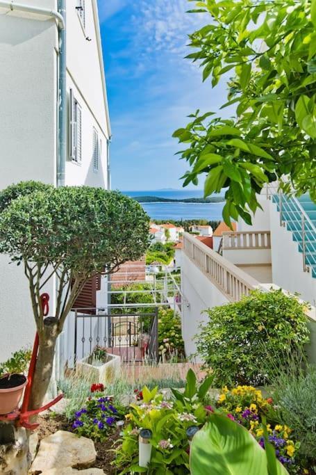 Apartman Tino With Two Sunny Terace Hvar Town Bagian luar foto