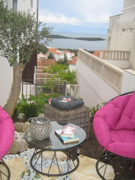 Apartman Tino With Two Sunny Terace Hvar Town Bagian luar foto