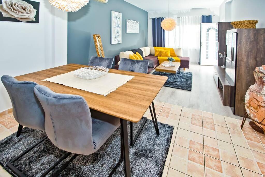 Apartman Tino With Two Sunny Terace Hvar Town Bagian luar foto
