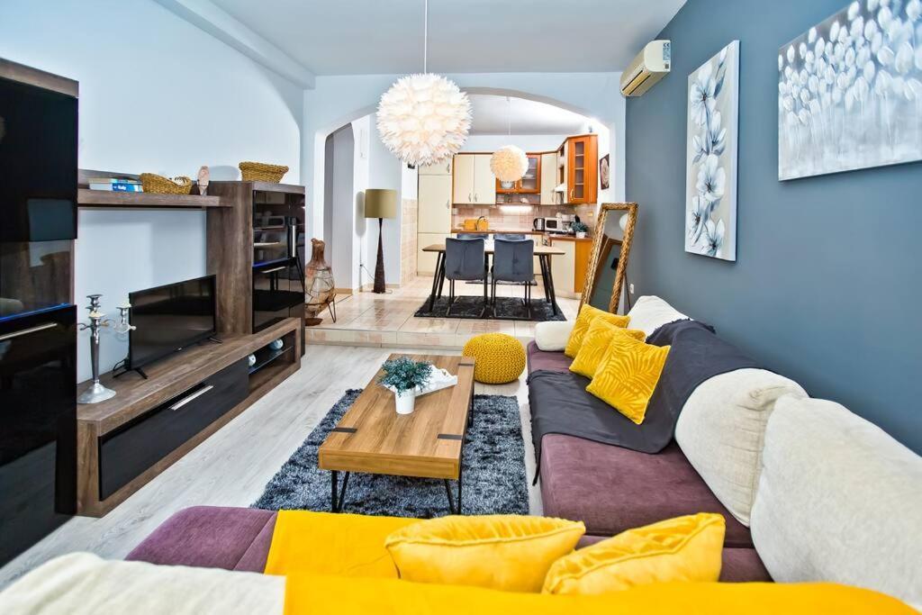 Apartman Tino With Two Sunny Terace Hvar Town Bagian luar foto