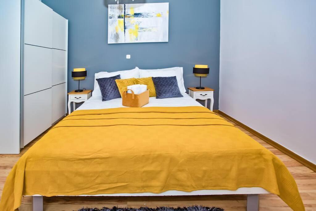 Apartman Tino With Two Sunny Terace Hvar Town Bagian luar foto