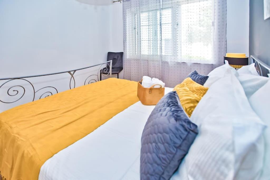 Apartman Tino With Two Sunny Terace Hvar Town Bagian luar foto