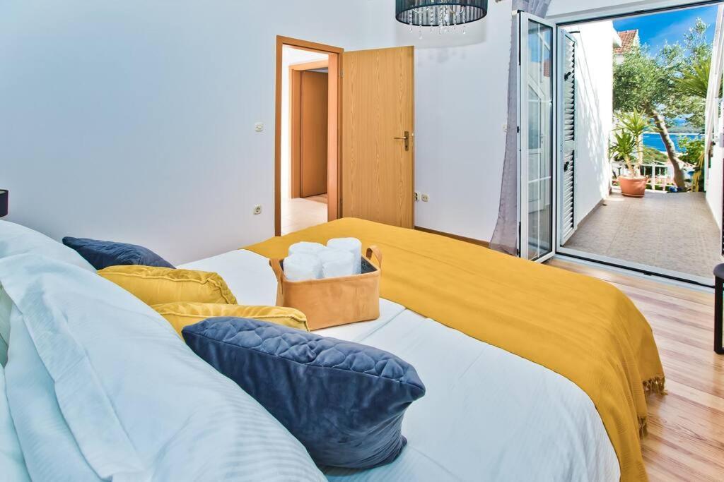 Apartman Tino With Two Sunny Terace Hvar Town Bagian luar foto