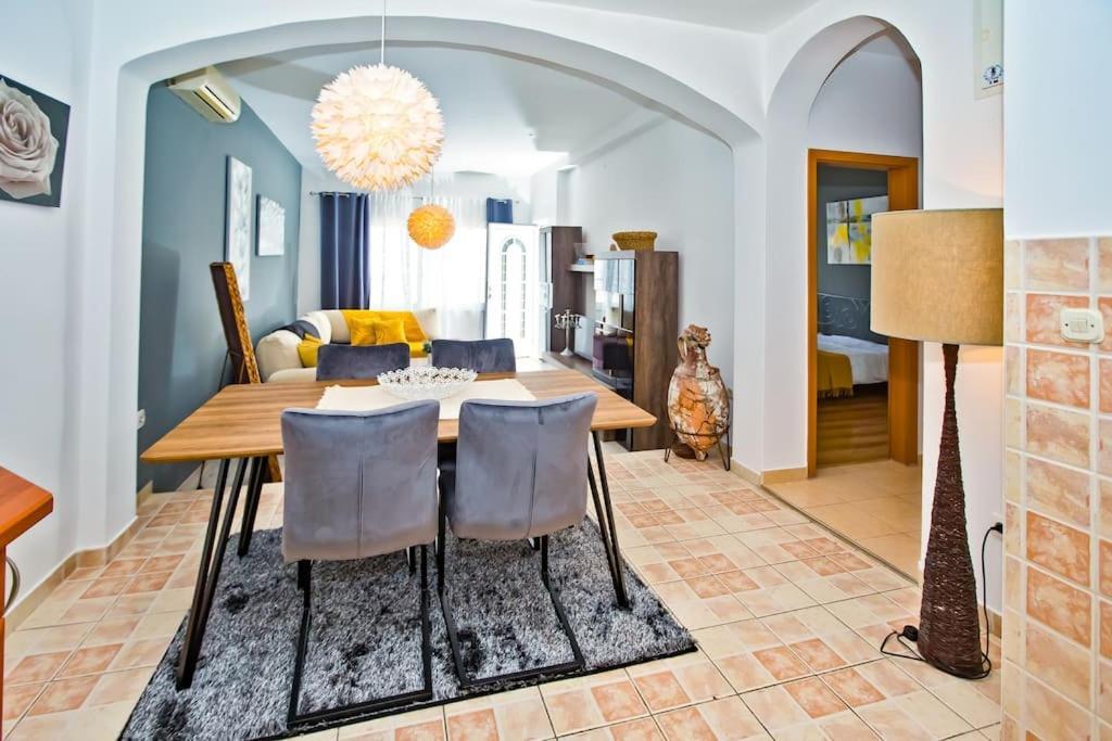 Apartman Tino With Two Sunny Terace Hvar Town Bagian luar foto